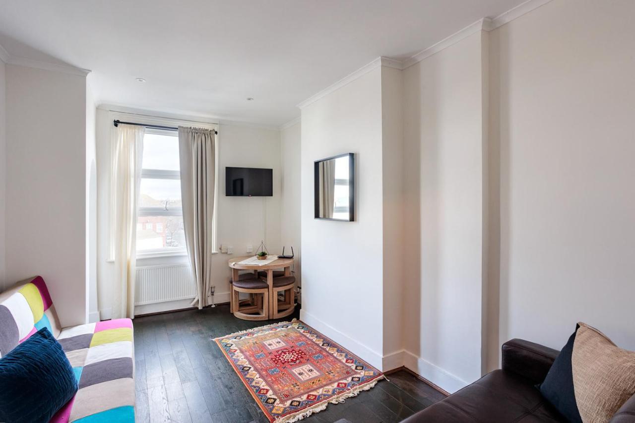 Апартаменты Entire Luxurious Flat Sleeps 4 Persons Лондон Экстерьер фото