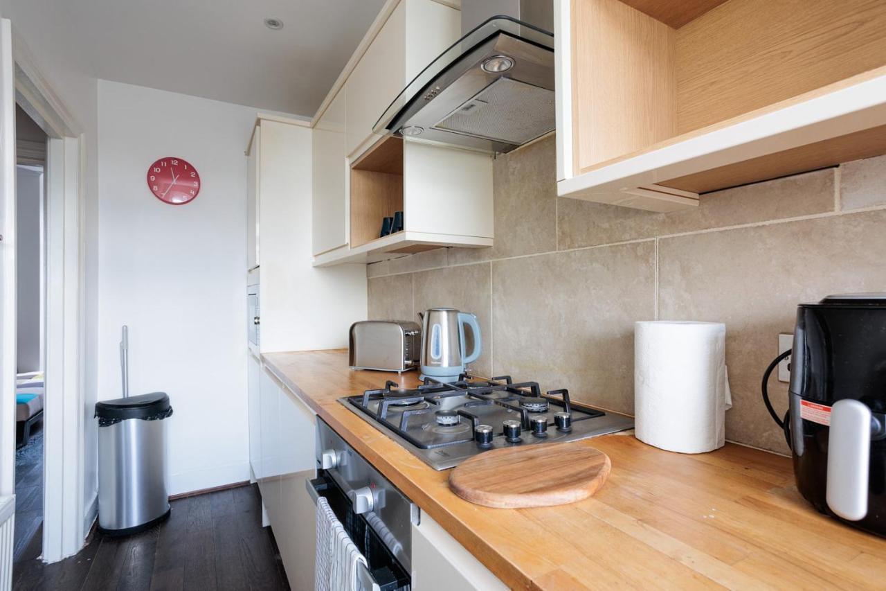 Апартаменты Entire Luxurious Flat Sleeps 4 Persons Лондон Экстерьер фото