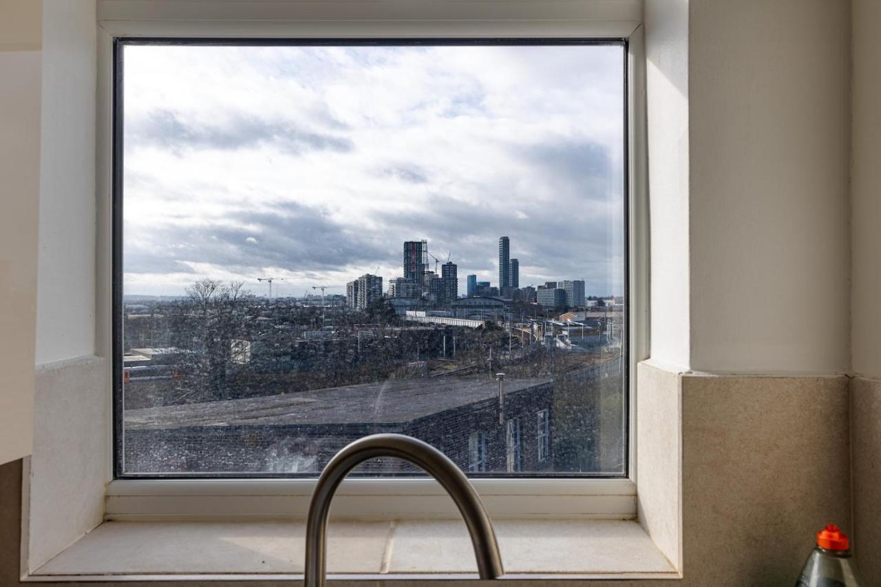 Апартаменты Entire Luxurious Flat Sleeps 4 Persons Лондон Экстерьер фото